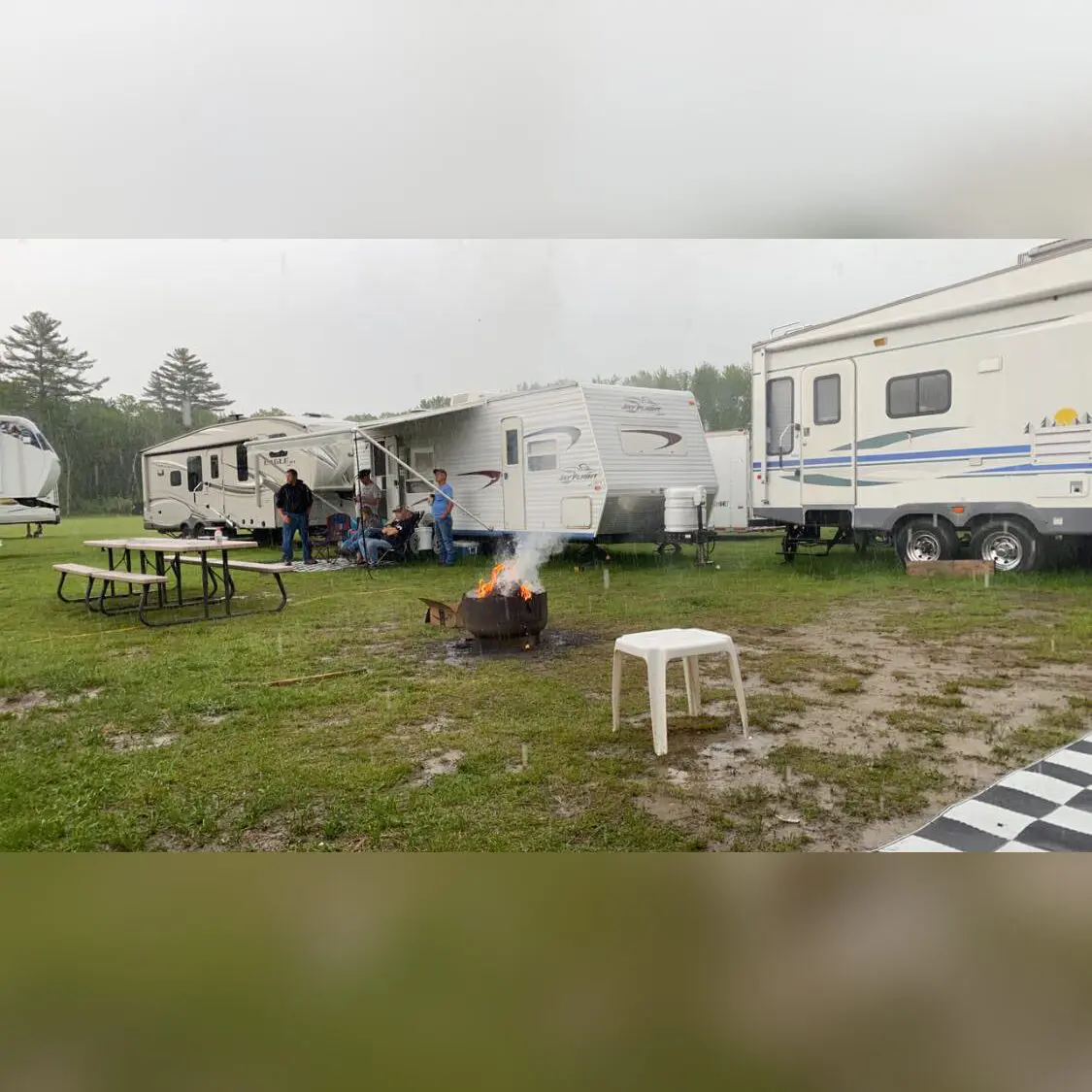 69cb051668efe_campers 3